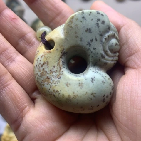 【闪购商品】未镶嵌岫岩河磨玉（透闪石质玉）把件