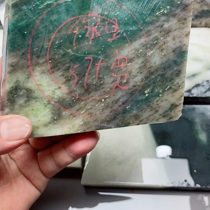 何***迩独山玉未镶嵌手镯手镯定制