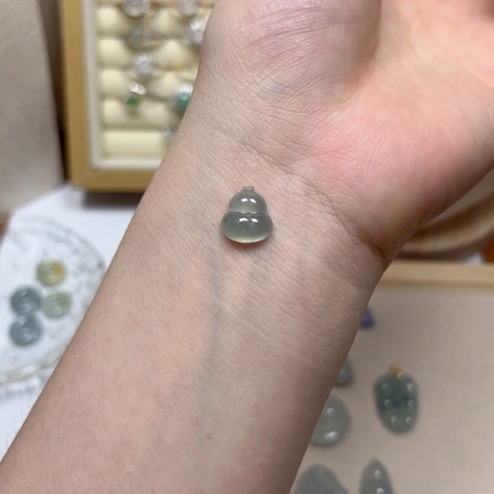 翡翠未镶嵌颈饰冰晴绿胖葫芦