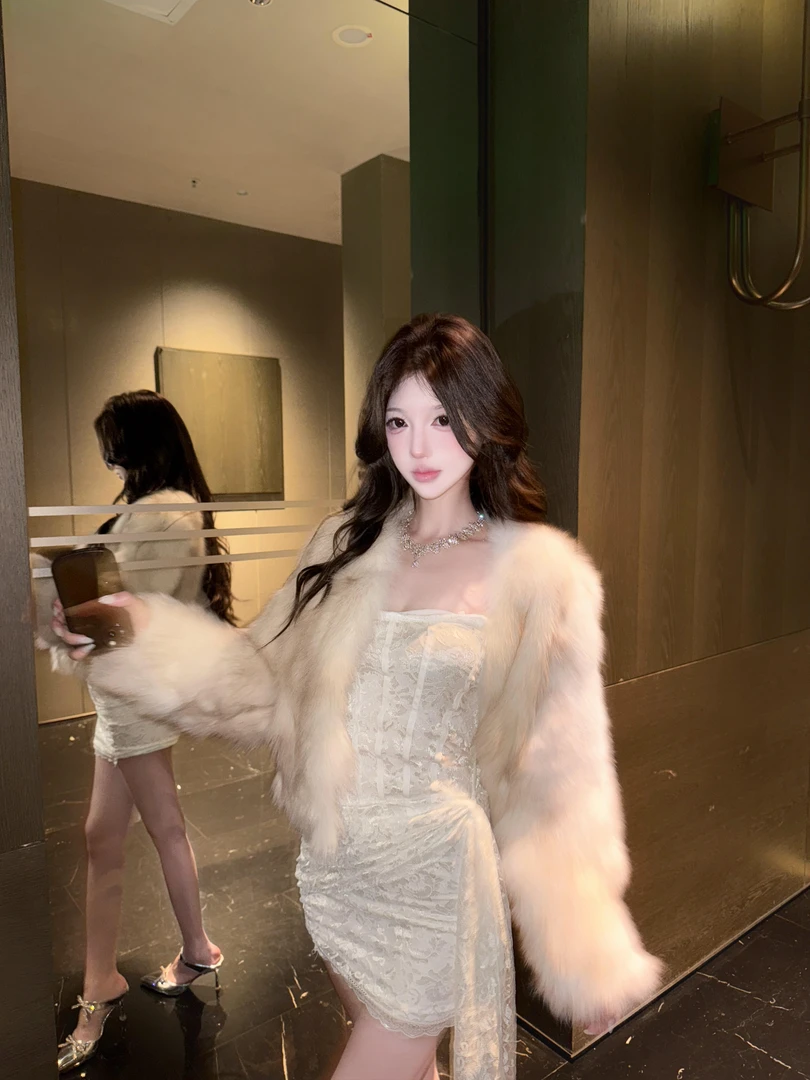 OOTD高级感穿搭~奶杏色毛毛外套女纯欲风辣妹炸街修身蕾丝连衣裙