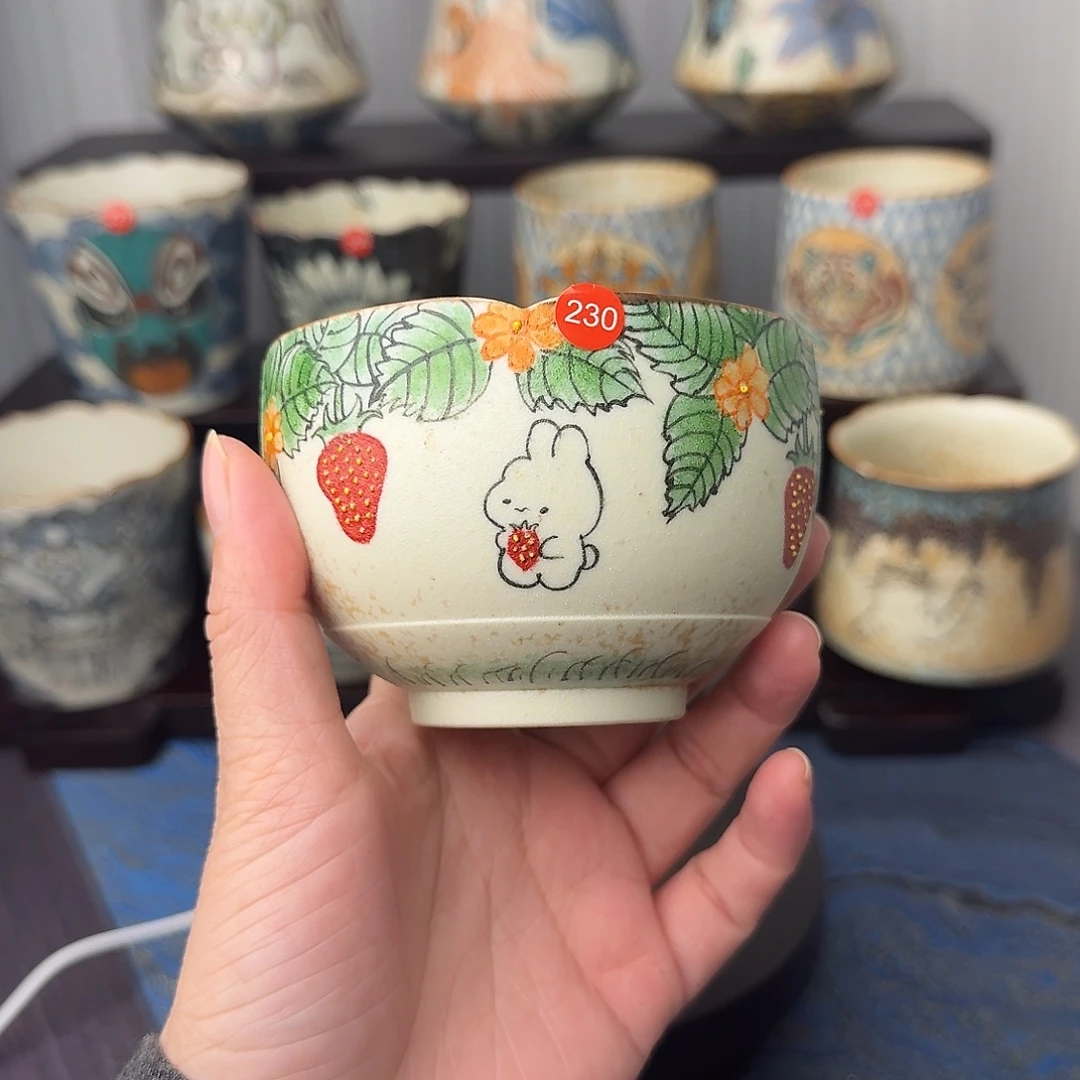 陶瓷230草莓兔手握杯
