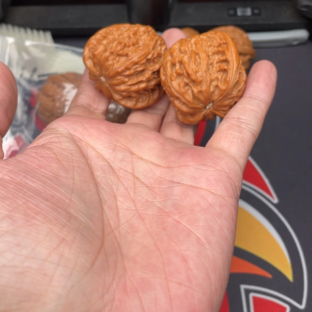 北***执吊坠文玩核桃山地磨盘