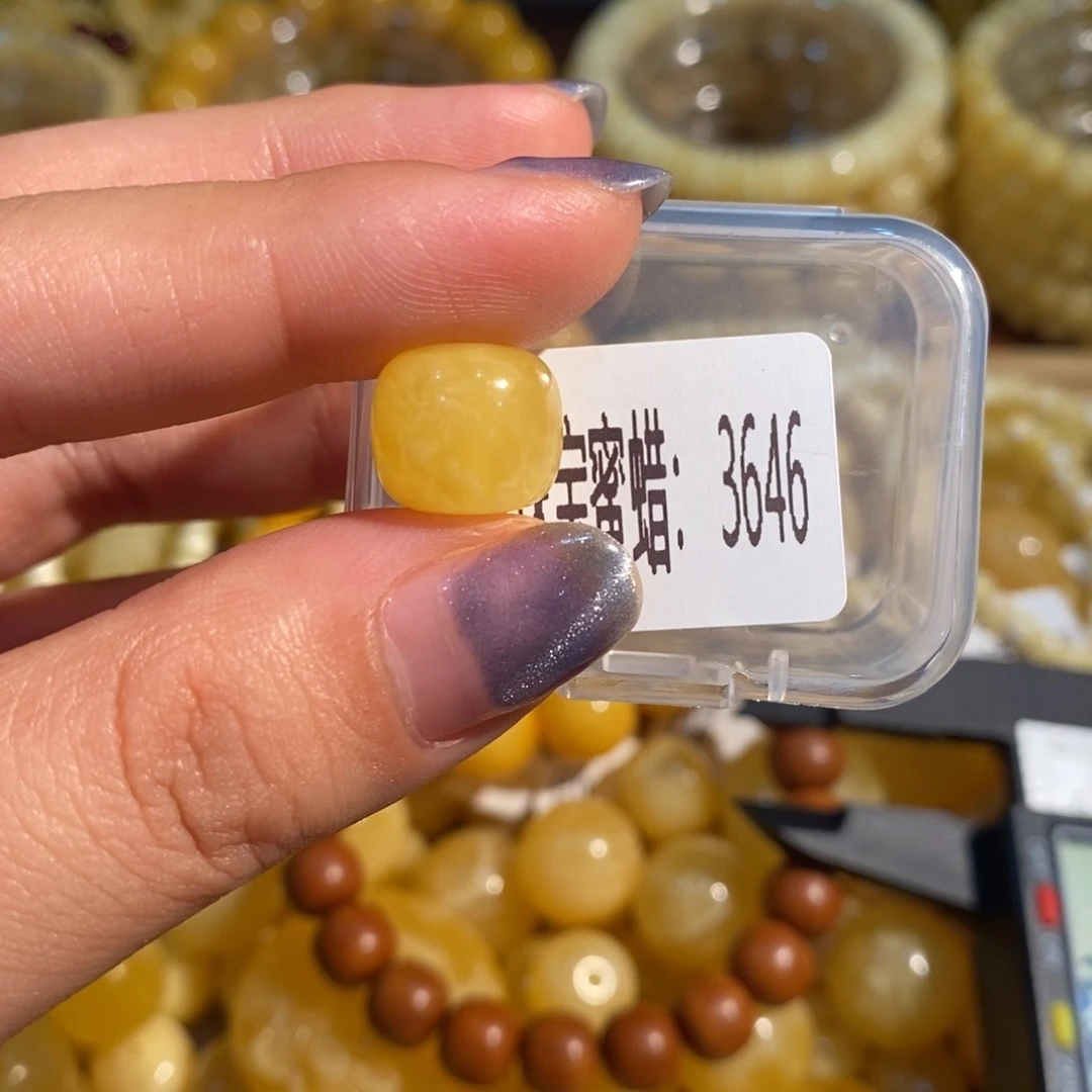 琥珀未镶嵌珠宝奇石3646