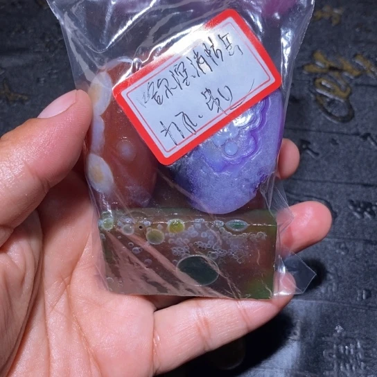颈饰未镶嵌石英质玉哈****兵