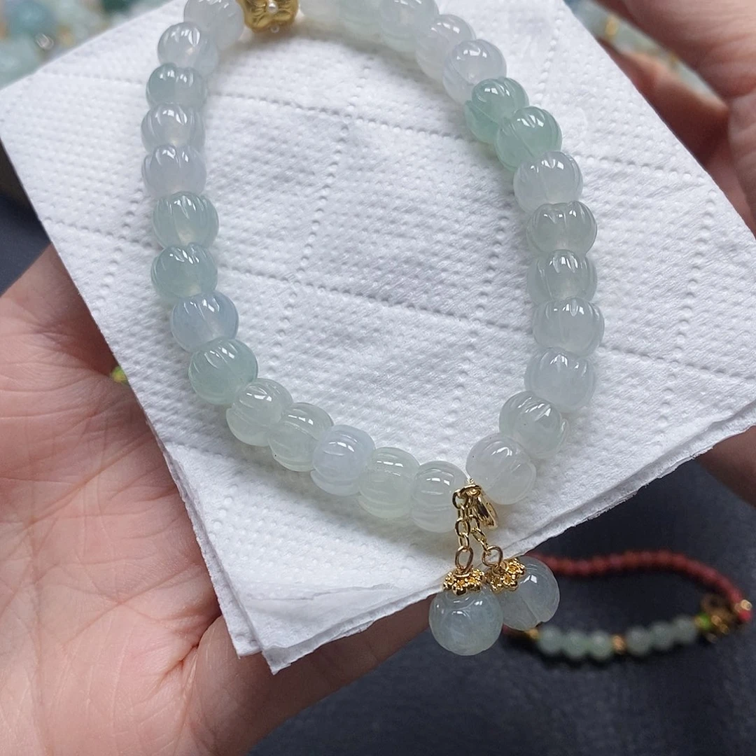 翡翠颈饰未镶嵌草**奶闪