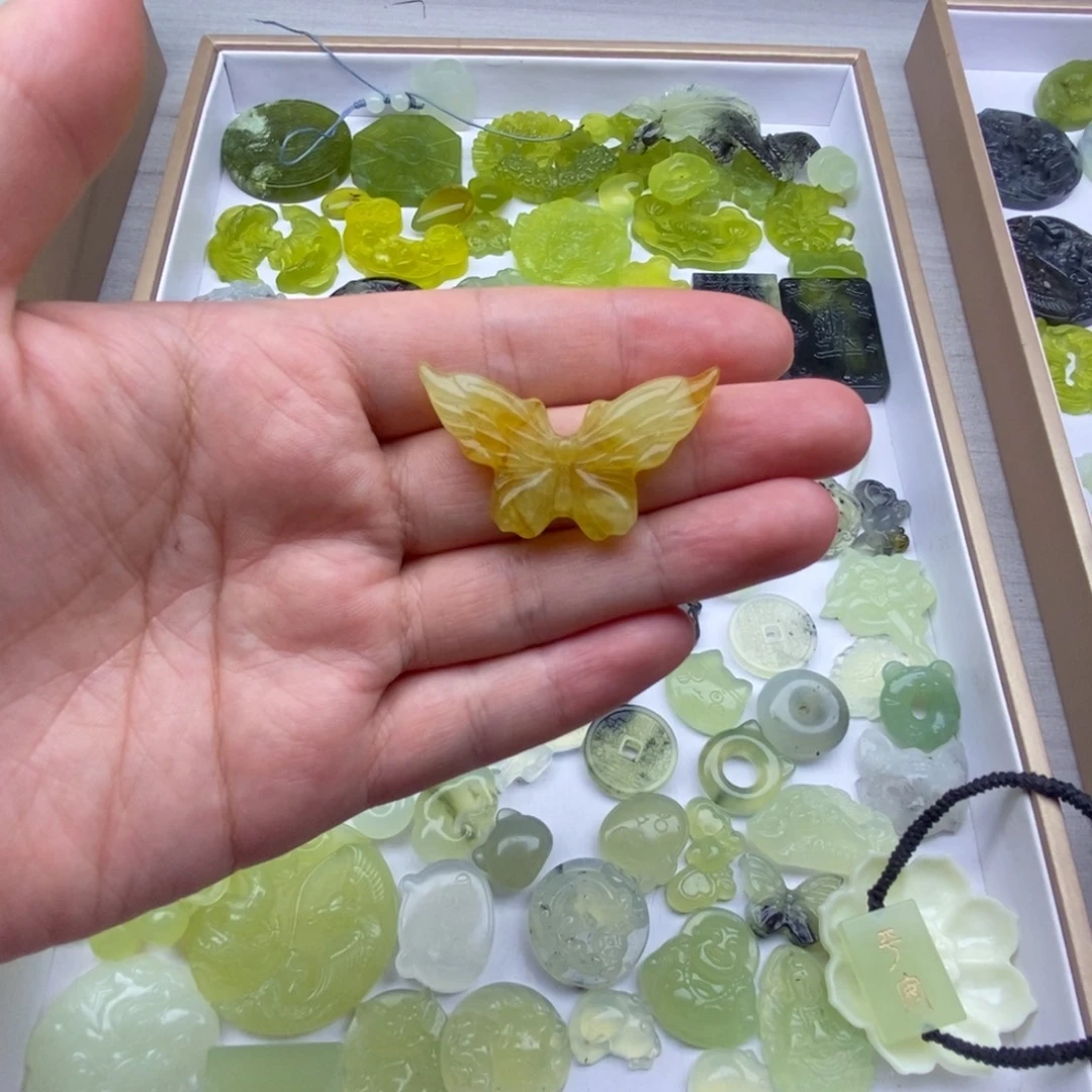 蛇纹石玉未镶嵌颈饰