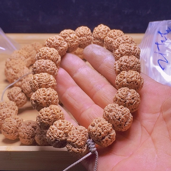 手串金刚菩提梁梅花款