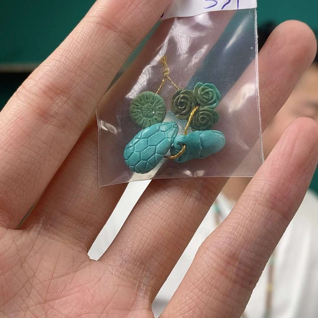 绿松石未镶嵌珠宝奇石