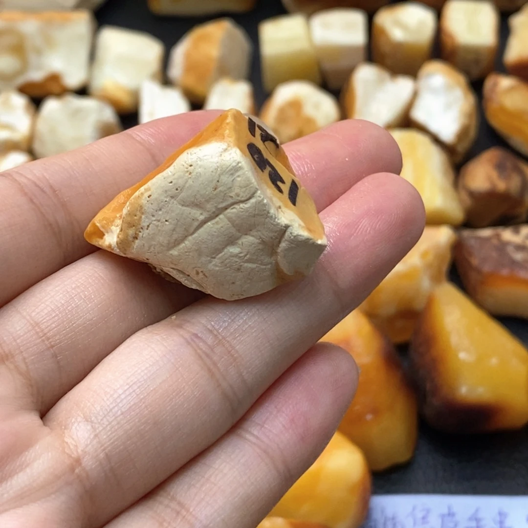 L***定制琥珀未镶嵌蜜蜡