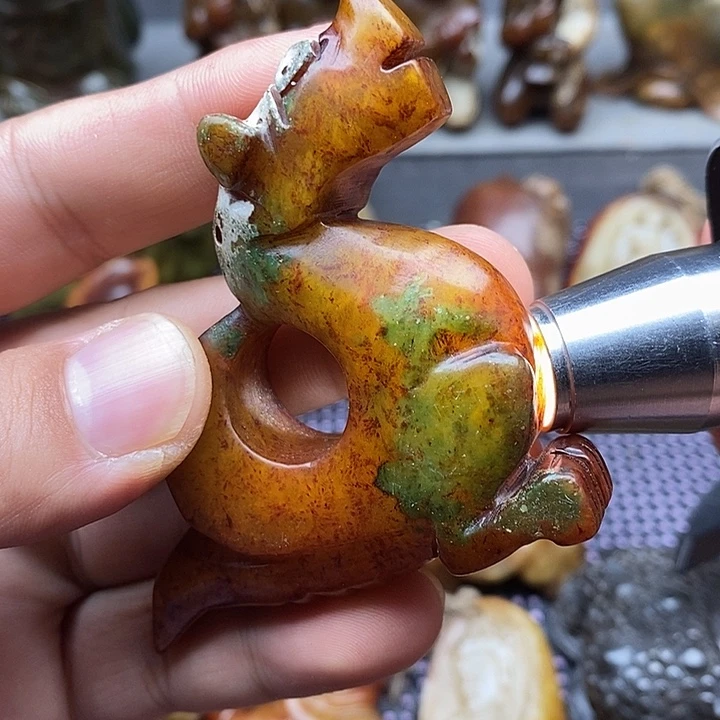 未镶嵌蛇纹石玉颈饰