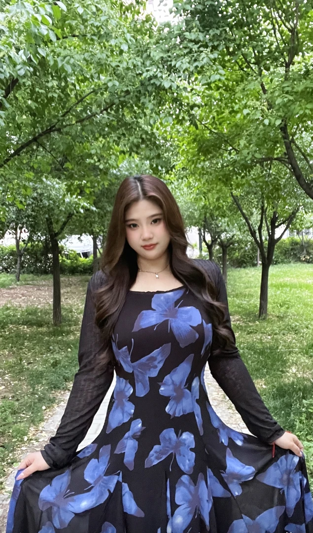 方领大码连衣裙显瘦内搭A字裙花色吊带印花黑色夏季FY