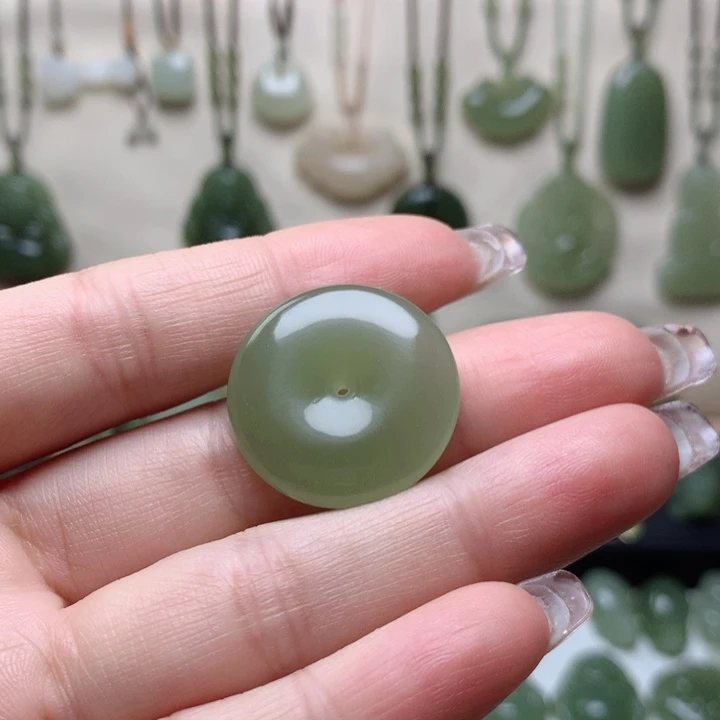 和田玉吊坠未镶嵌