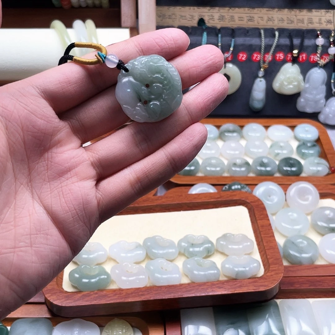 石英质玉合金颈饰