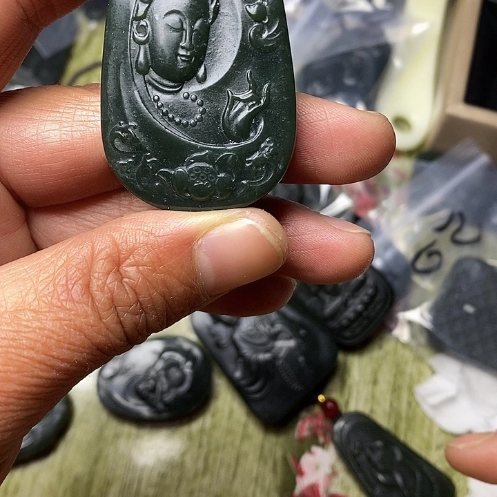 和田玉未镶嵌颈饰