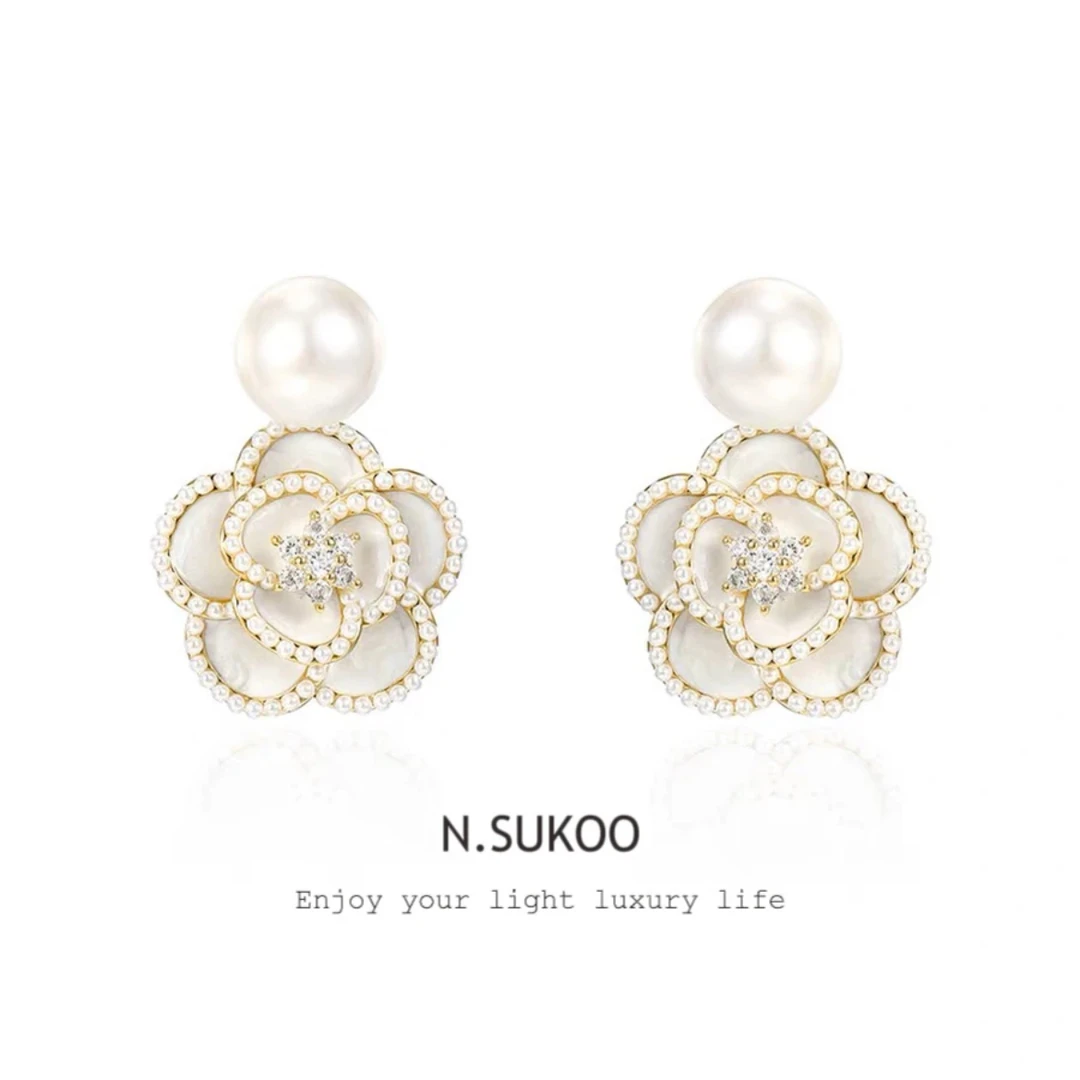 铜合金仿珍珠耳饰 K0199轻奢气质经典香风优雅时尚山茶花耳钉