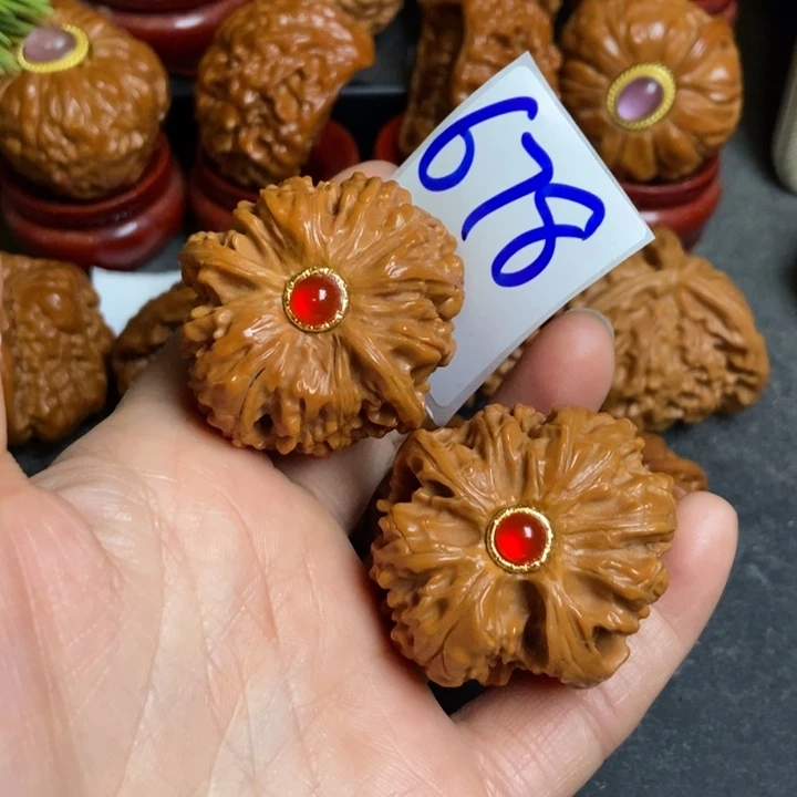 文玩核桃把件狮子是678