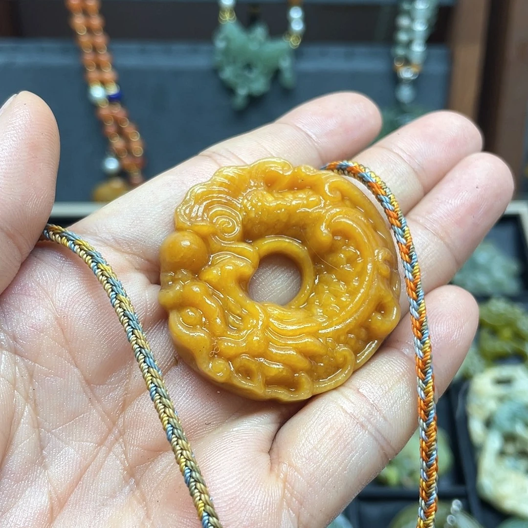 蛇纹石玉未镶嵌颈饰
