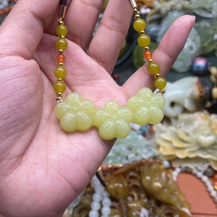 蛇纹石玉吊坠合金