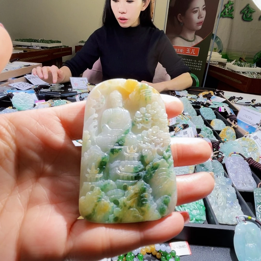 翡翠未镶嵌颈饰一个