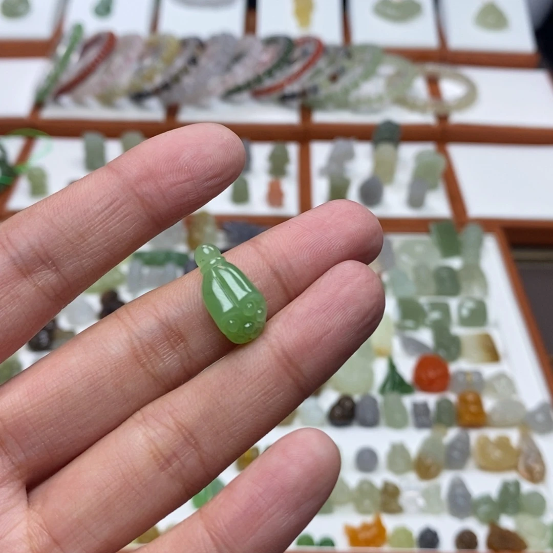 和田玉颈饰未镶嵌铃*?