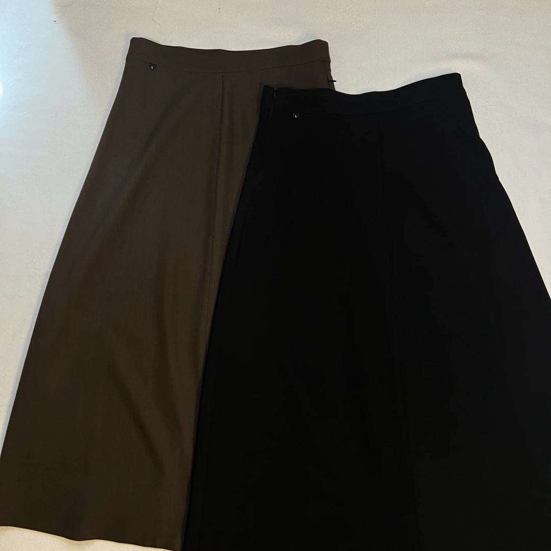 短码西装材质搭配喇叭裙