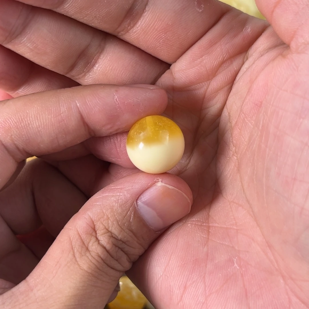 琥珀裸石未镶嵌蜜蜡聚宝盆一半一半