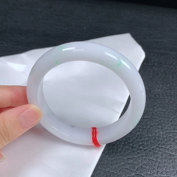 翡翠未镶嵌手镯。。