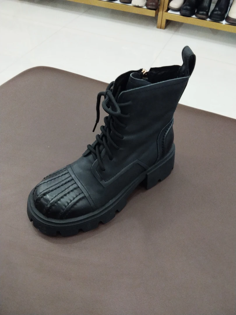 胶粘系带交叉绑带常规英伦马丁靴女鞋单里秋冬黑色女士靴子