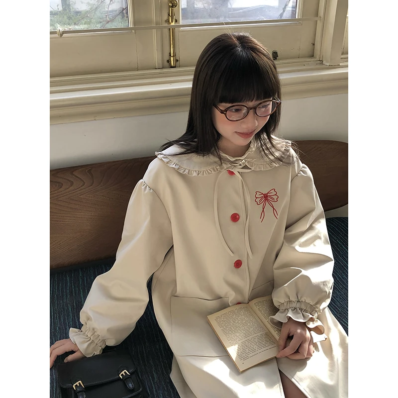 嘿山姥姥杏色蝴蝶结刺绣外套女春秋设计感娃娃领小个子可爱外套