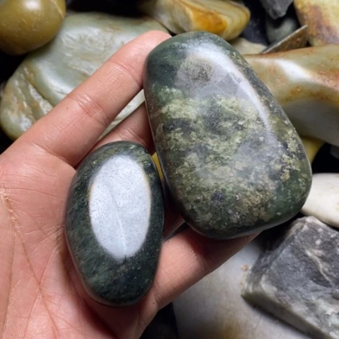 未镶嵌和田玉（糖玉）挂件