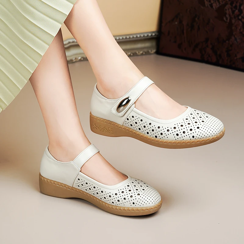 春夏季真皮女鞋平底包头凉鞋女防滑软底镂空透气妈妈洞洞网面单鞋