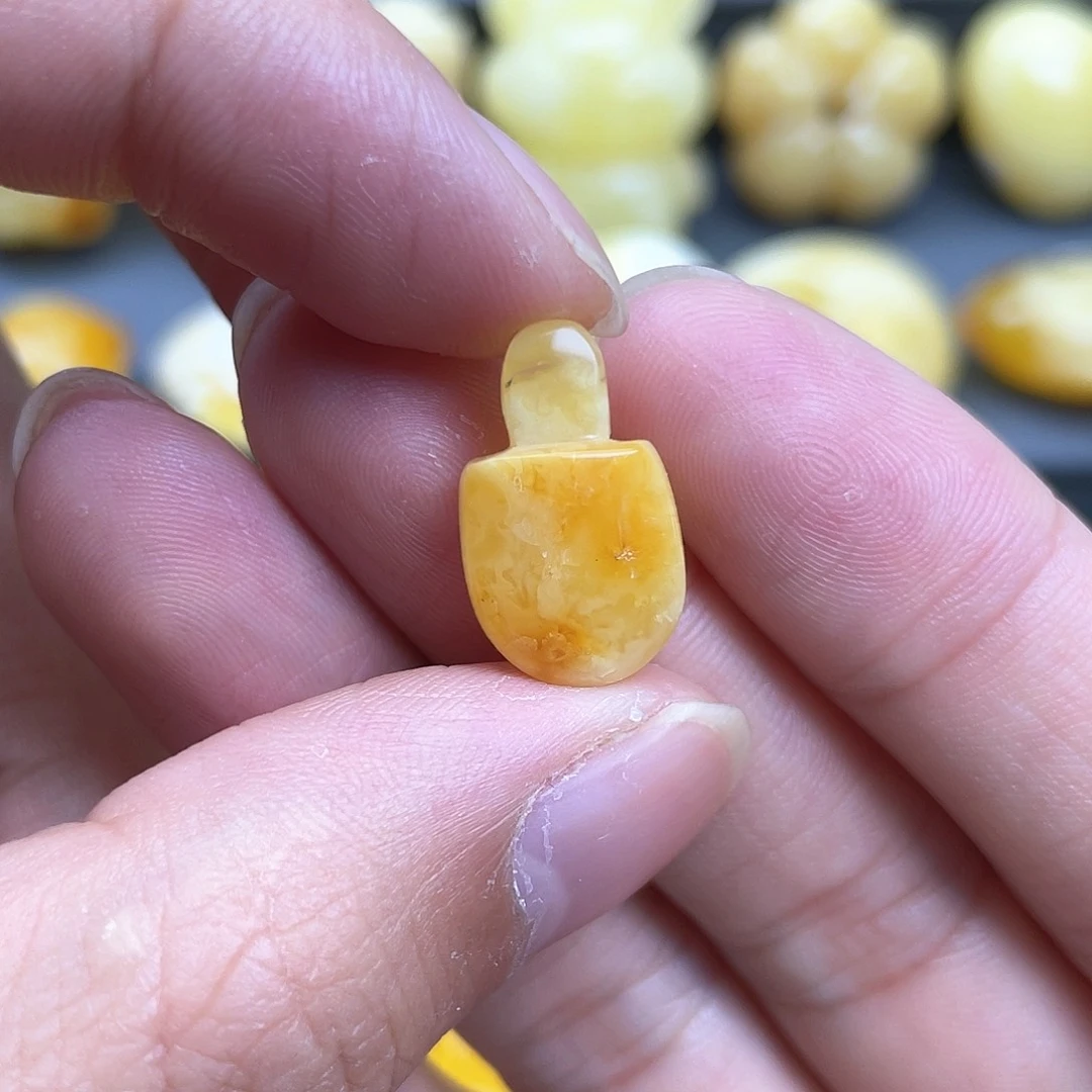 琥珀裸石未镶嵌蜜蜡