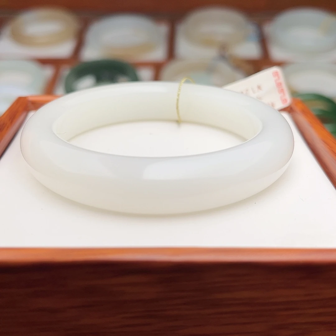 和田玉未镶嵌手镯52.8