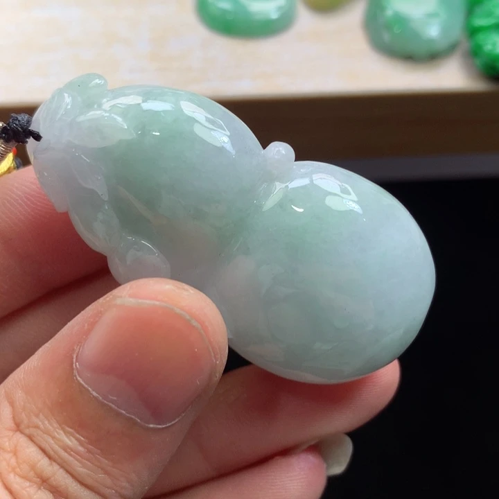 翡翠未镶嵌颈饰吊坠