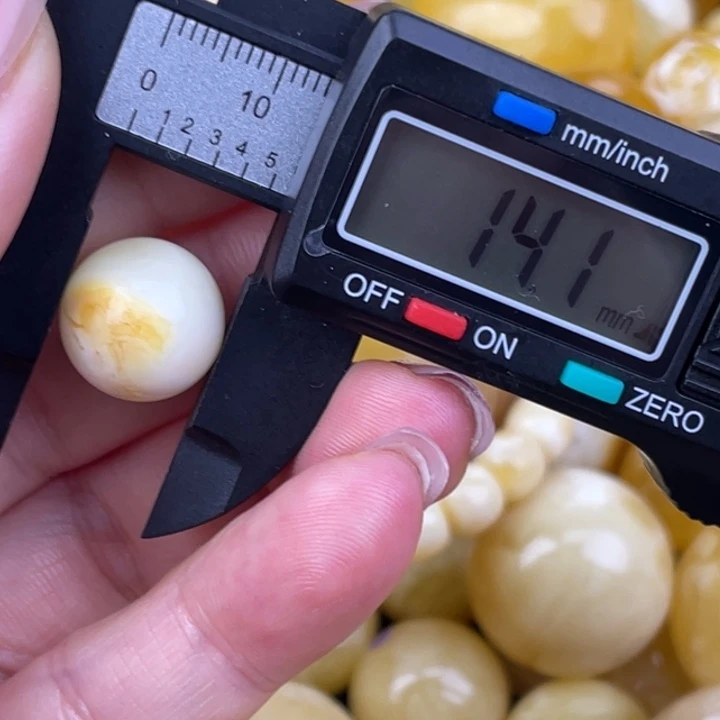 蜜蜡未镶嵌裸石495