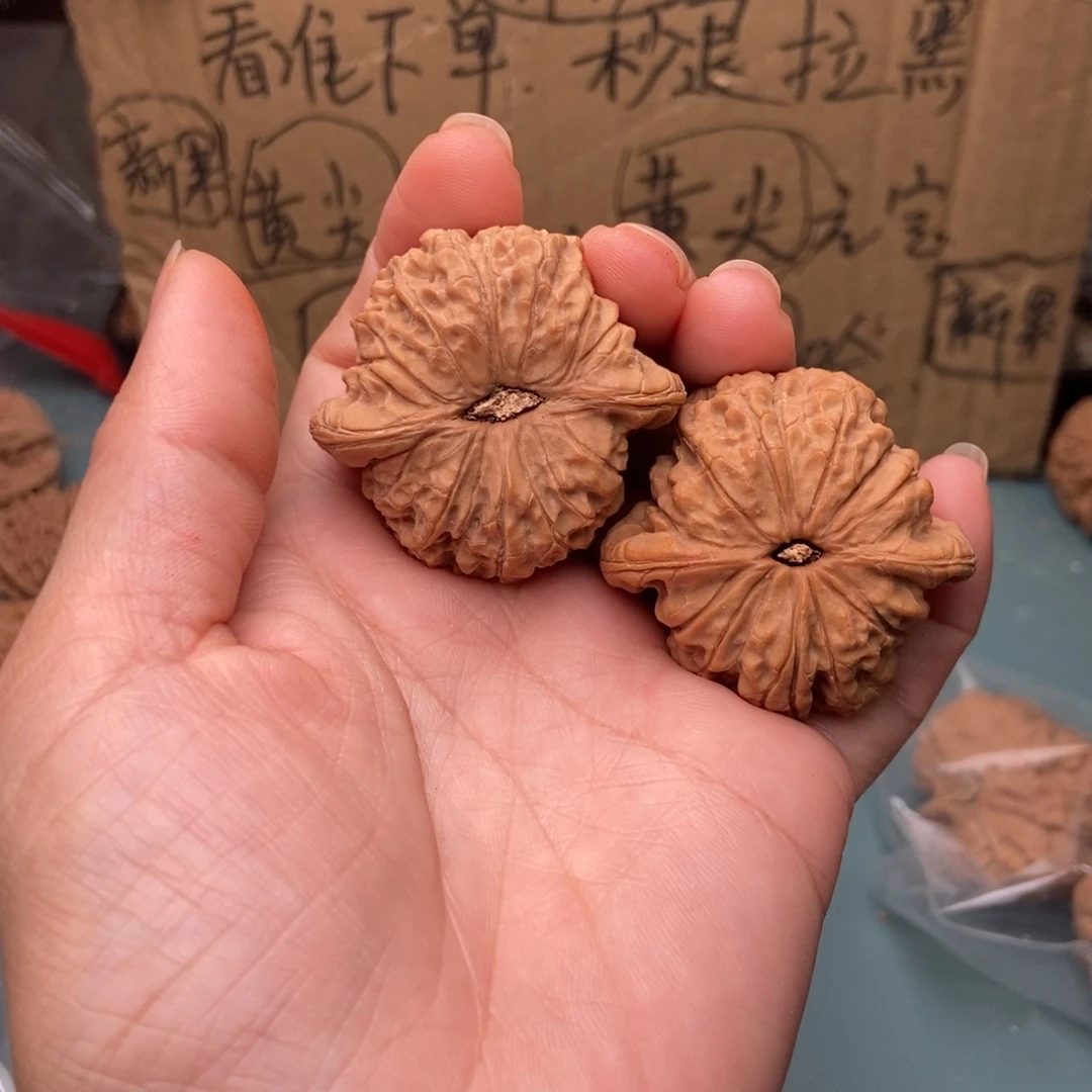 风***默文玩核桃吊坠血麒麟50