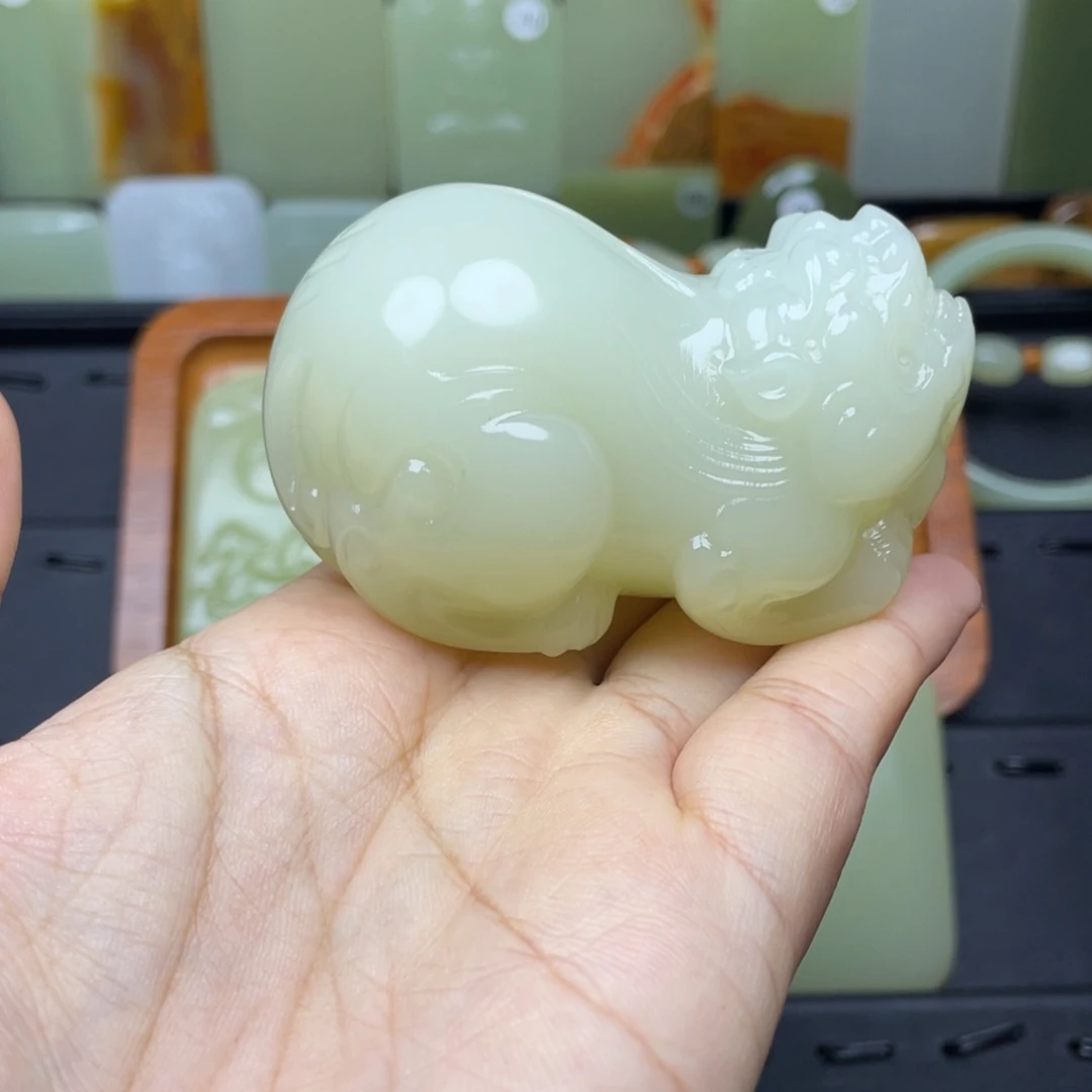 ****平安无事手把貔貅