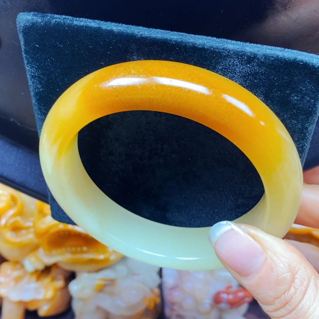 未镶嵌石英质玉（黄龙玉）颈饰