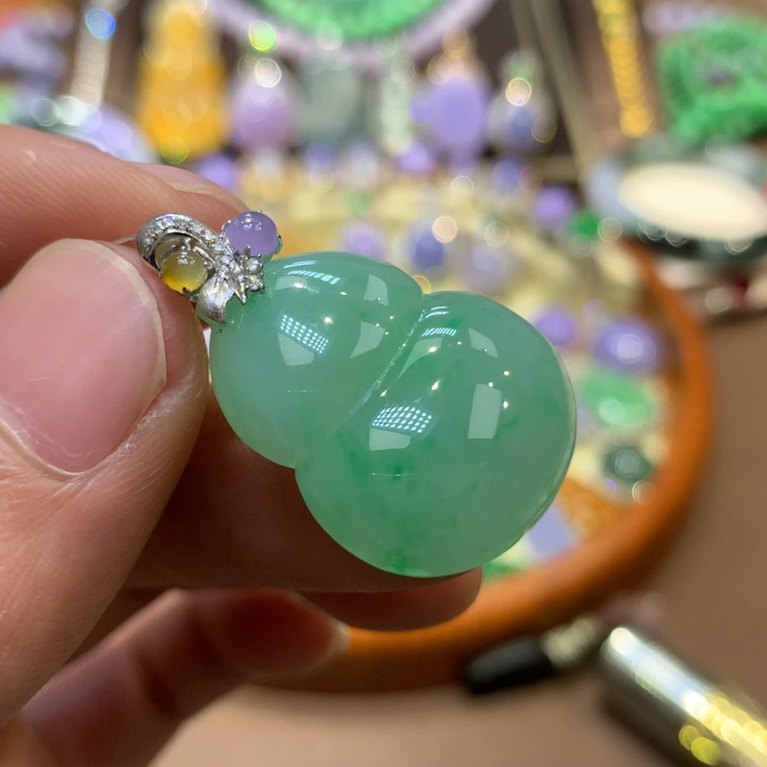 翡翠18K金镶嵌颈饰