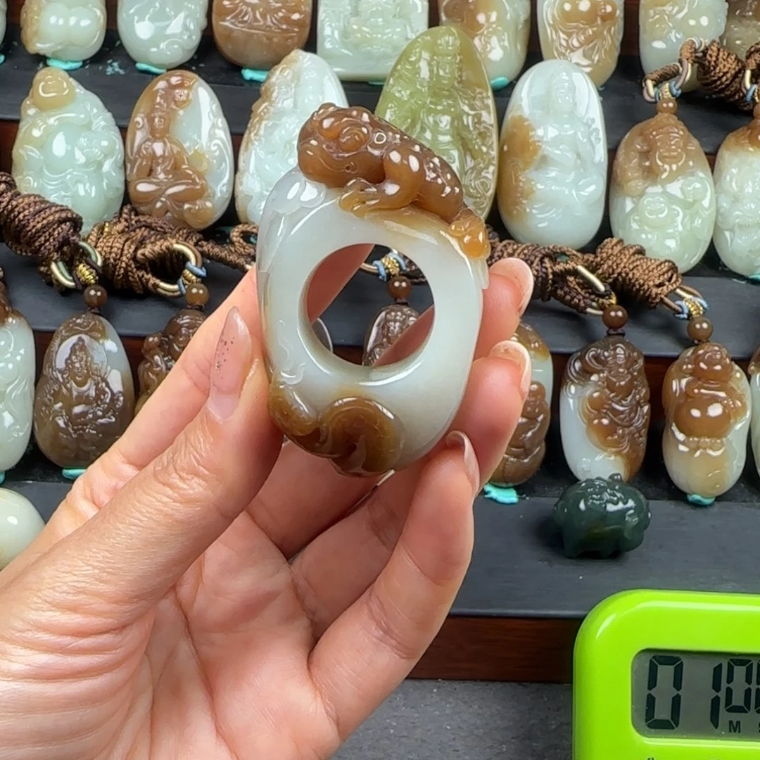 用***2和田玉未镶嵌挂件