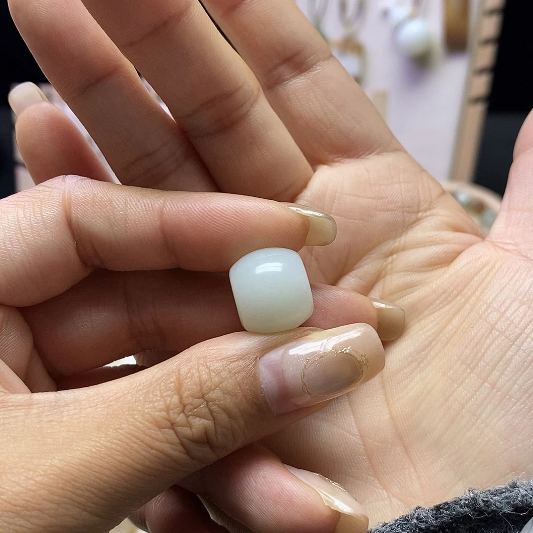 颈饰未镶嵌和田玉米*