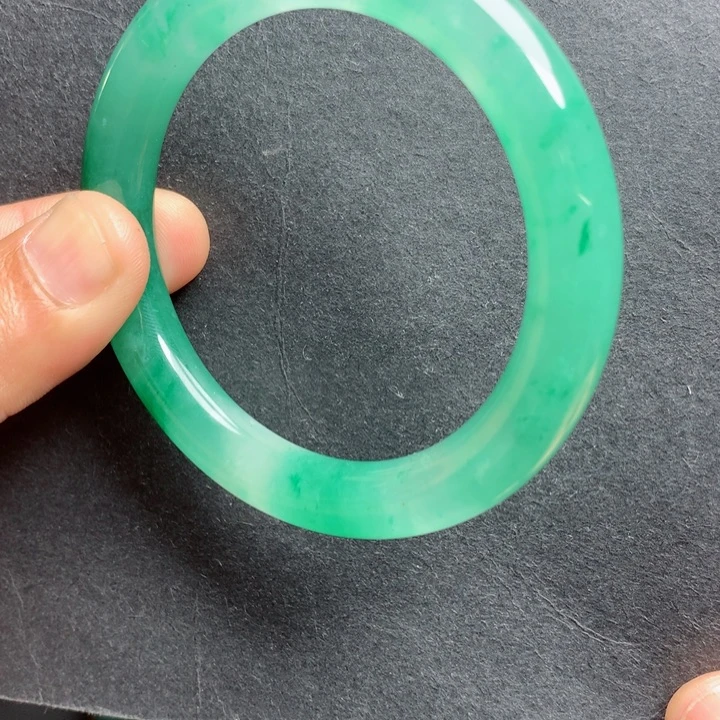 未镶嵌手镯石英质玉
