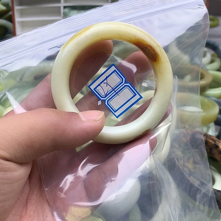 蛇纹石玉未镶嵌手镯L****尔