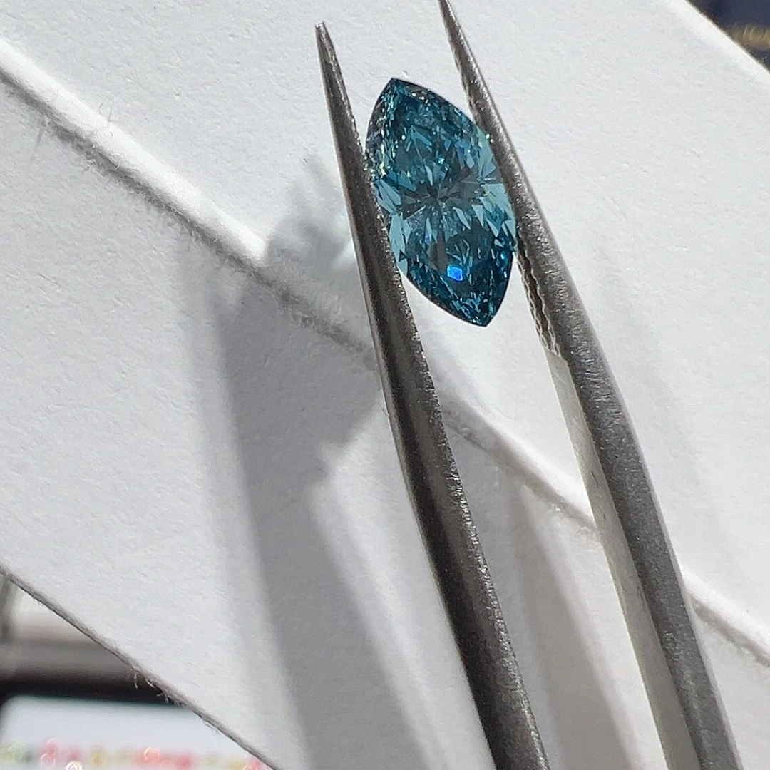 合成钻石裸石艳彩蓝0.87ct马眼