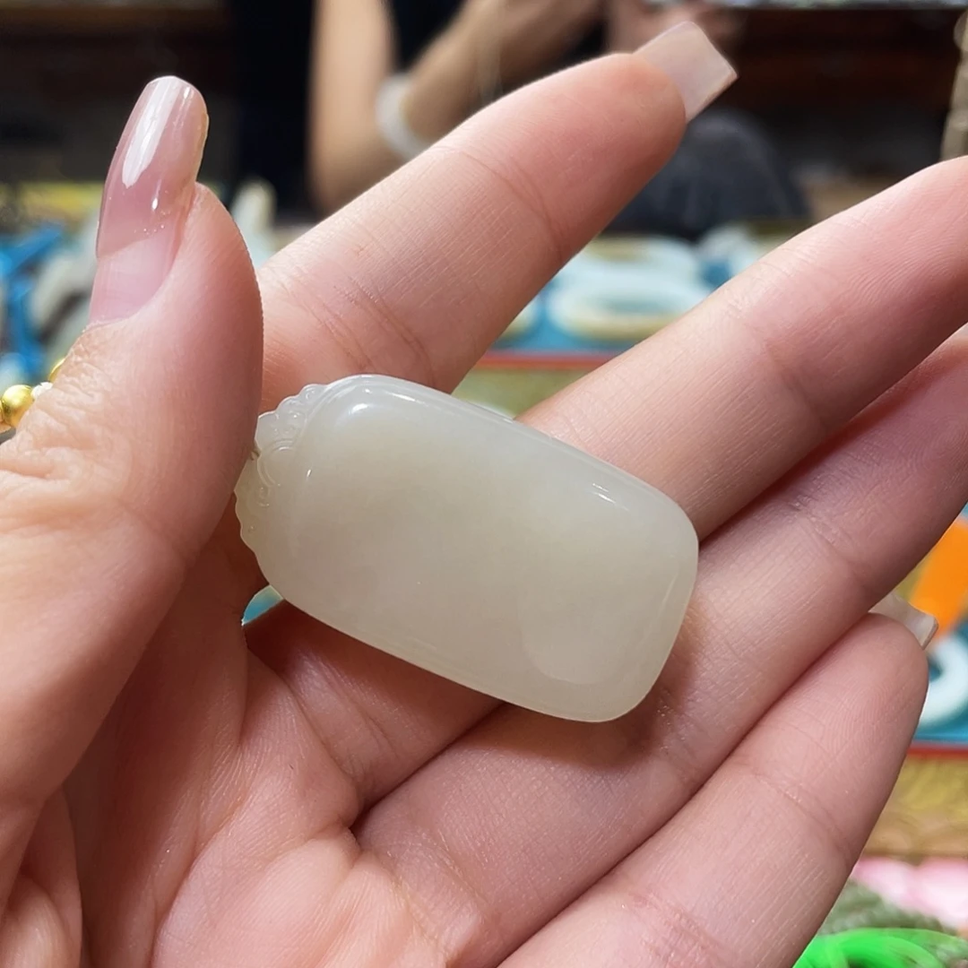 ****和田玉未镶嵌颈饰