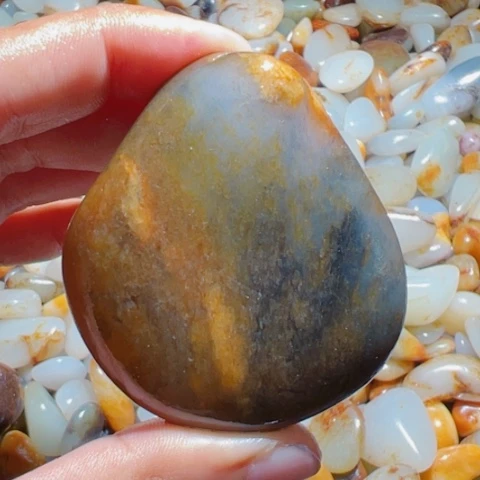 和田玉未镶嵌珠宝奇石80克