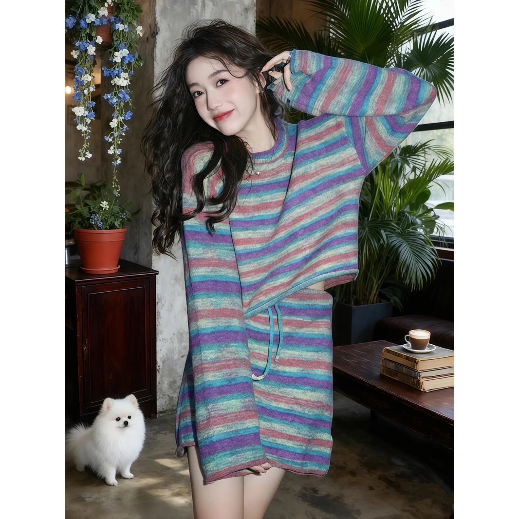 彩虹条纹一整套穿搭女秋冬新款氛围感韩版显瘦洋气百搭短裙两件套