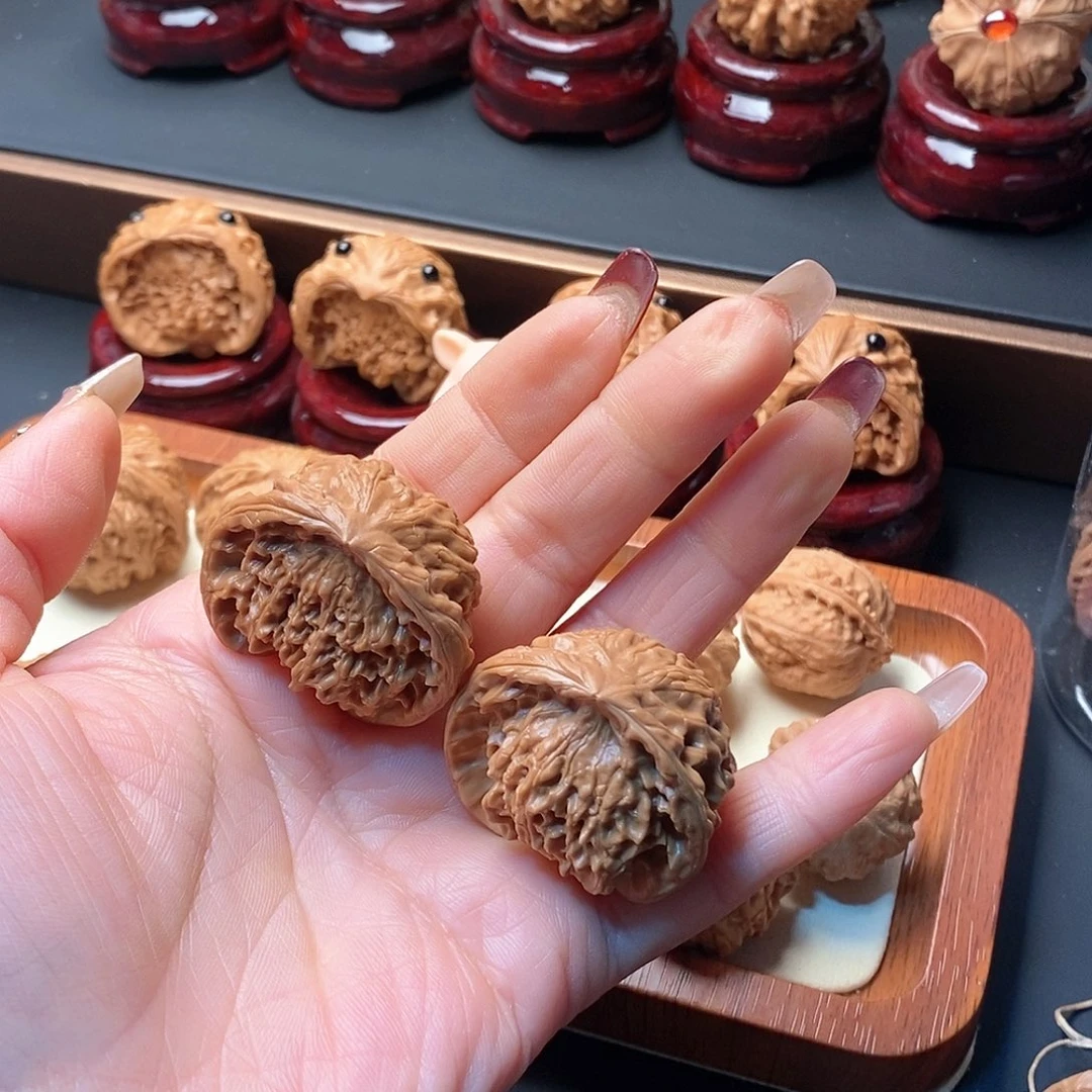 文玩核桃吊坠世***画蛇头