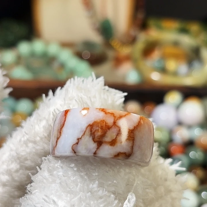 翡翠未镶嵌颈饰21.9，红玫瑰扳指，260