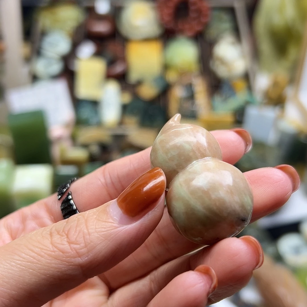 岫玉未镶嵌颈饰辽阳粉葫芦有黑点